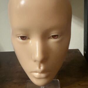 Makeup mannequin.